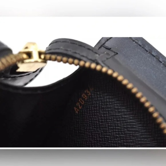 Louis Vuitton Epi Pochette Homme Black Vintage Clutch EUC - Picture 10 of 17